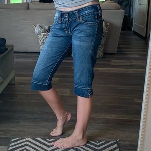 Serafina Bermuda Jean Shorts. Size 27.